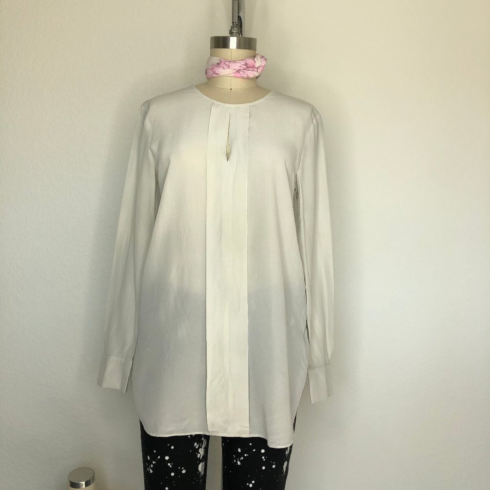 Magaschoni V Back Keyhole Pleat Bib Shirttail Tuni